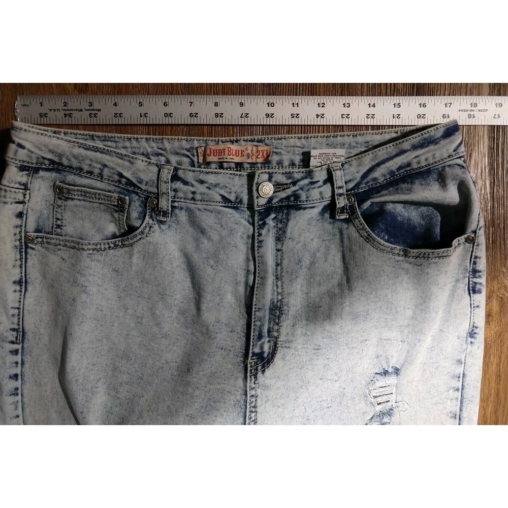 Judy Blue Women's‎ Size 2XL Blue Distressed  Tapered Leg Light Wash Denim - Picture 3 of 6